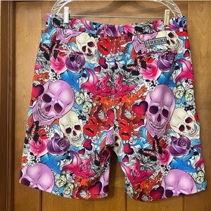 HRESKI Skulls and Roses Golf Shorts Size 38 (measures 36”x 9.5”)